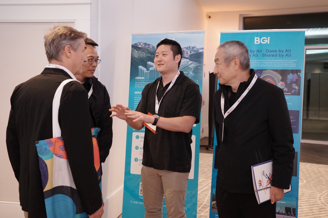 人们站在一起
AI 生成的内容可能不正确。